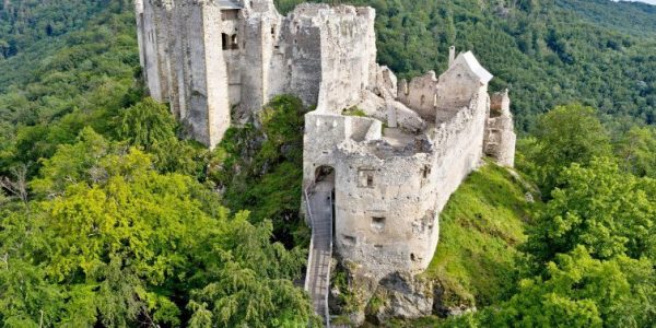 hrad-uhrovec-2025